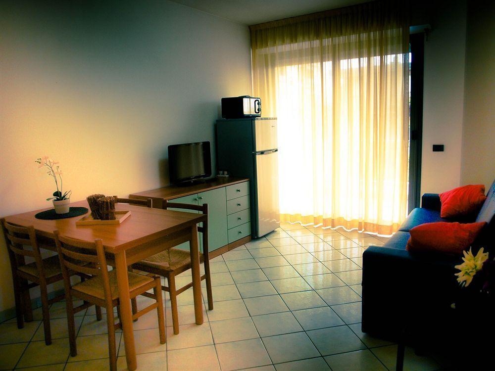 Residence Villa Dei Pini Ρίμινι Εξωτερικό φωτογραφία