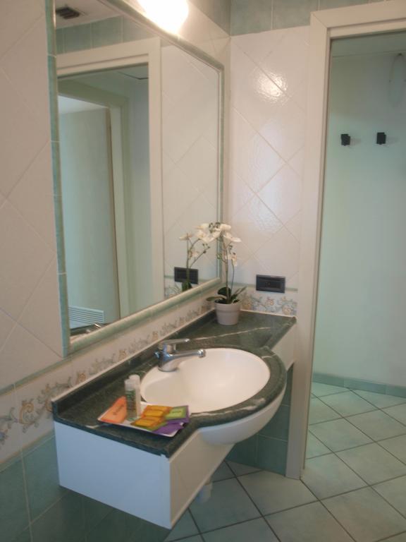 Residence Villa Dei Pini Ρίμινι Εξωτερικό φωτογραφία