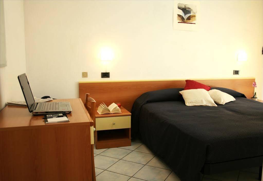 Residence Villa Dei Pini Ρίμινι Εξωτερικό φωτογραφία